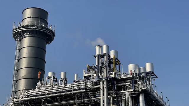 Cuts to US oil jobs and spending threaten output growth