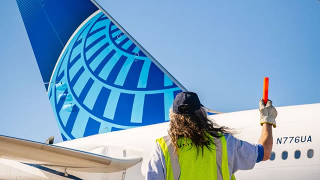 United Airlines reaches tentative labor deal with flight attendants