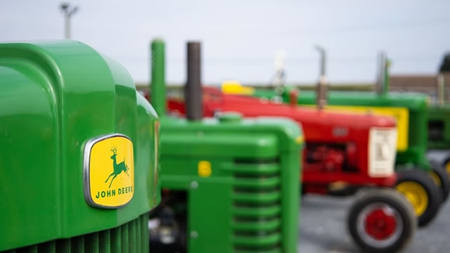 Deere tops quarterly estimates despite weak agricultural demand