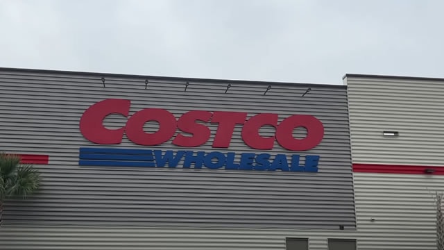 Costco is among the S&P 500's worst performers today. An analyst still says it's a ‘safe place to hide.
