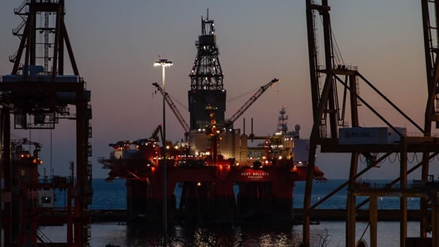 Big Oil Plows Billions Into Far-Flung Drilling Sites to Escape Iran Turmoil