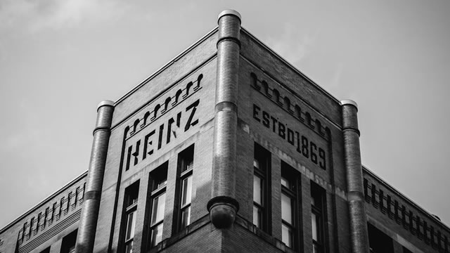 Kraft Heinz tops Q2 estimates, maintains profit guidance as analysts see signs of recovery