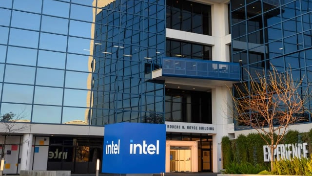 Intel CEO Says He Has Board's Support After Trump Calls to Step Down