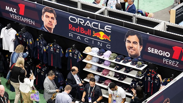 Buy Oracle Stock on Surging AI Cloud Business, Analyst Says.