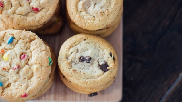 Senator Buys Coca-Cola, Hershey's Stock After Selling Magnificent Seven Stocks In 2025