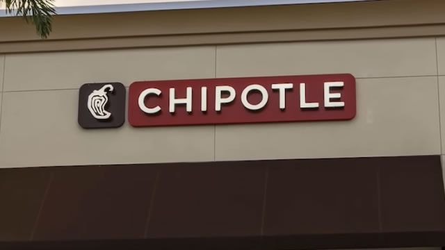 Chipotle's stock extends its declines, but analysts aren't sweating the jalapeno scare