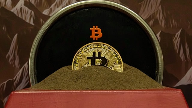 Bitcoin ETFs See $696 Million Outflows, Extending Six-Day Redemption Streak