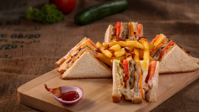 Bloomin' Brands Raises Earnings View on Higher Profit, Check Size