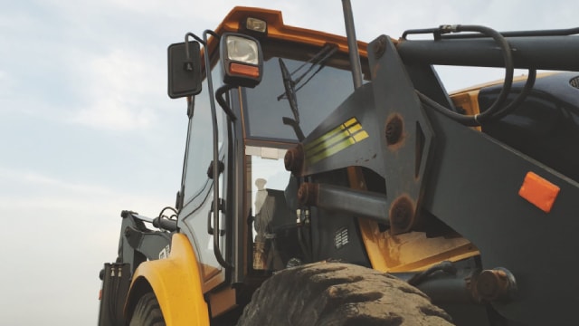 Deere and Other Industrial Stocks to Avoid, Analysts Say. Federal Signal and More Are Buys.