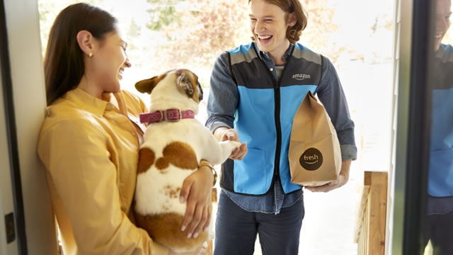 Amazon Considers Parting Ways With US Postal Service