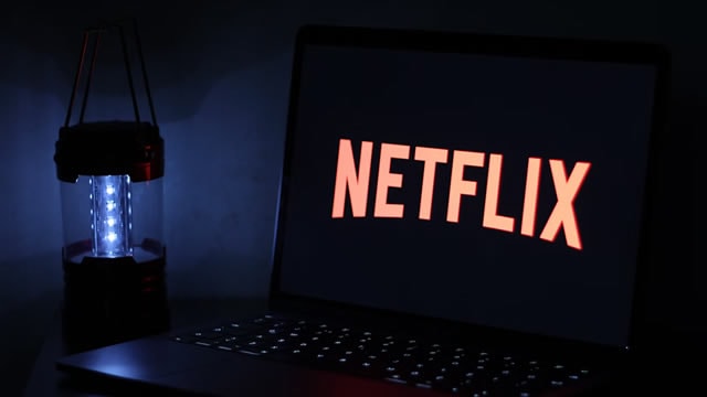 Chart Master: Take advantage of weakness in Netflix