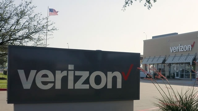 Verizon beats estimates for quarterly subscriber additions, profit