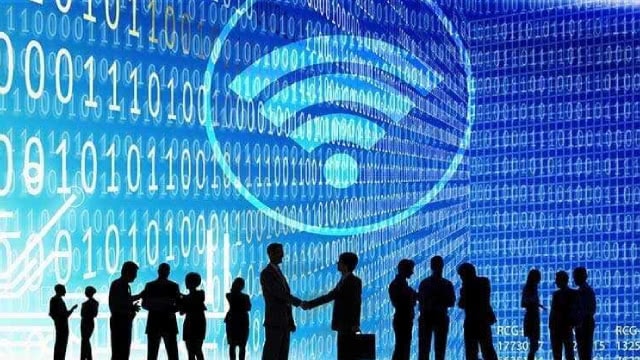 Cisco raises annual revenue forecast