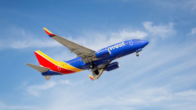 US probes near miss between Southwest Airlines jet and helicopter