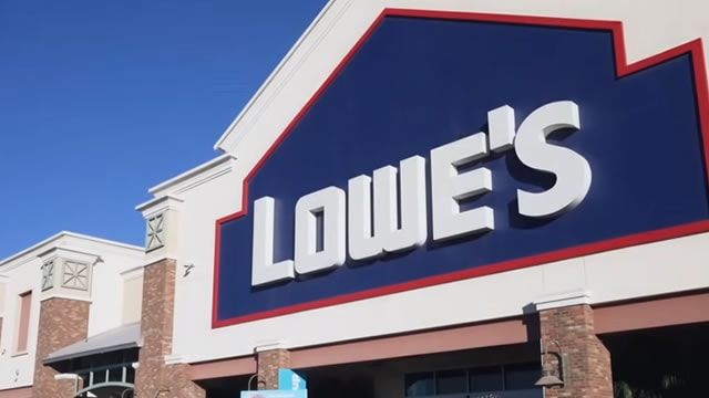 Lowe's Finds Support at $215 After Q1 Earnings Sell-Off