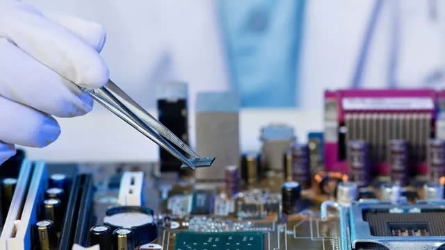 Intuitive Surgical: Is The Smart Money Moving In?