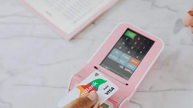 Visa Sales Jump as Consumers Keep Spending