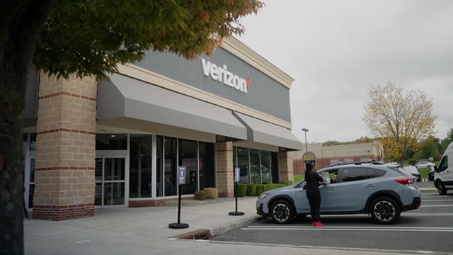 Ousted Verizon boss could still pocket most of $20M salary as company cuts 15,000 jobs: report