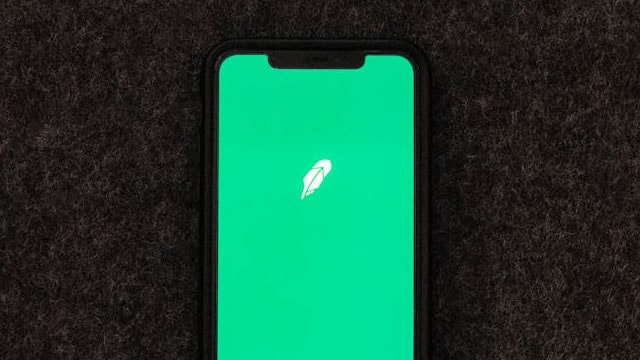 Robinhood shares take a hit after reporting earnings beat, new CFO