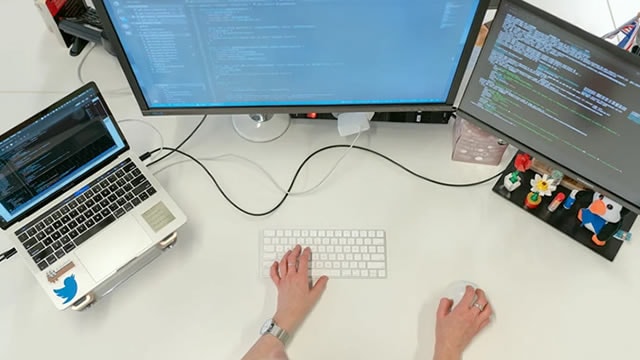 Salesforce shares pop 5% after earnings beat, aiming for best week since 2023